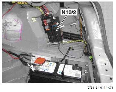 Mercedes Benz C-Class. Signal Acquisition and Actuation Module (SAM)